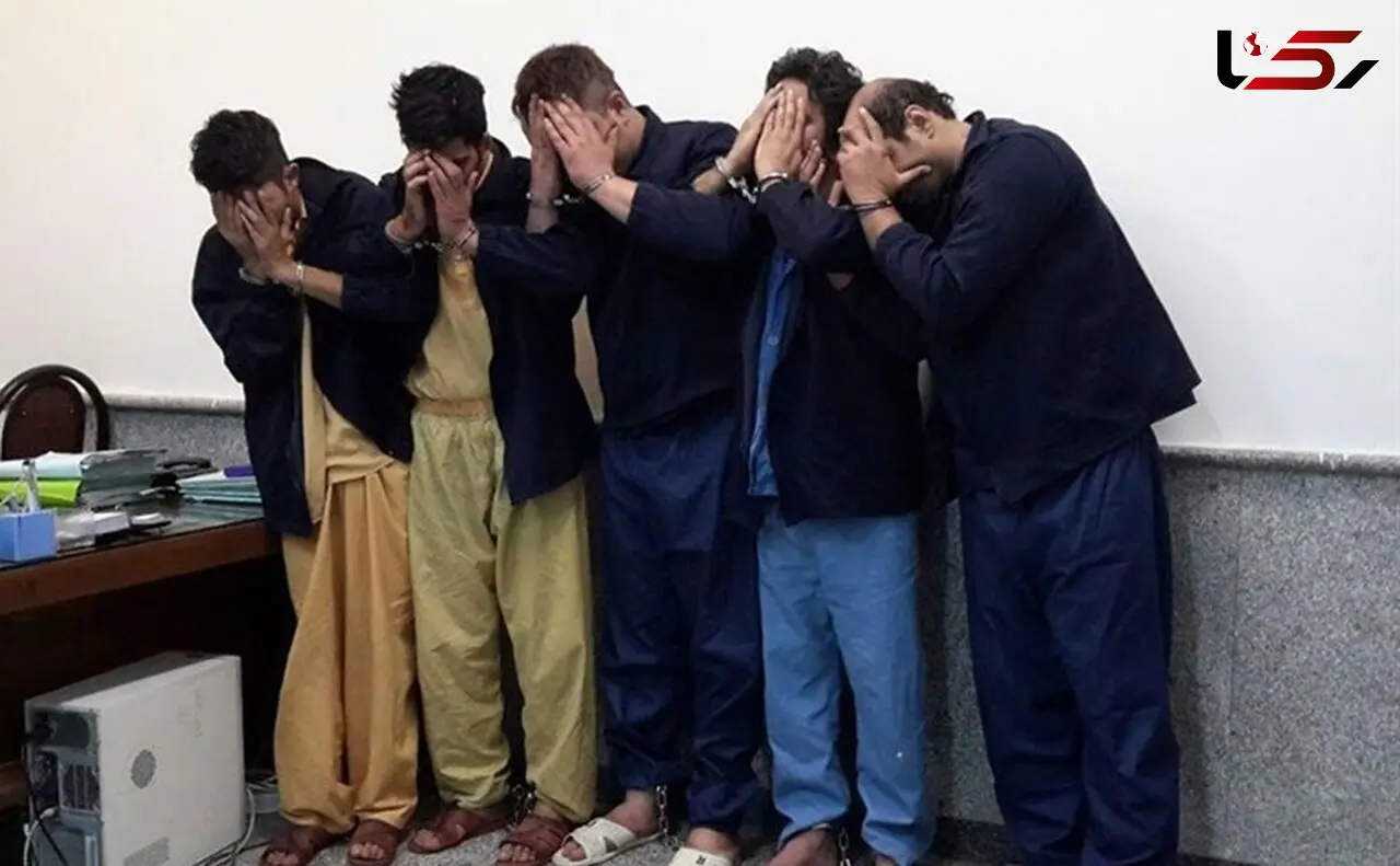 نخستین جلسه محاکمه سارقان مسلح سوپر مارکت‌های تهران به اتهام محاربه +فیلم و عکس هنگام دستگیری
