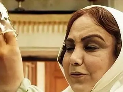 فیلم |چیدمان شلغ پلوغ و عهد عتیقه خانه «بهنوش بختیاری»، بازیگر سریال بامداد خمار | از فرش ایرانی تا ...