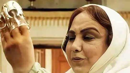 چیدمان شلغ پلوغ و عهد عتیقه خانه «بهنوش بختیاری»، بازیگر سریال بامداد خمار | از فرش ایرانی تا ...