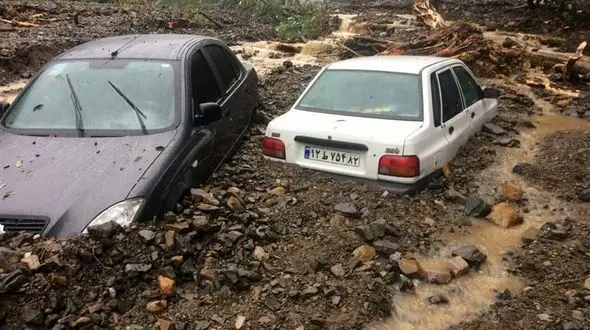  تلاش برای ­بازگشایی جاده‌های خسارت دیده در سیل ادامه دارد 