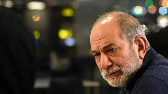 عکس عجیب زنده یاد آتیلا پسیانی در لباس دخترانه ! / خارج از فیلم و سریال این لباس ؟!