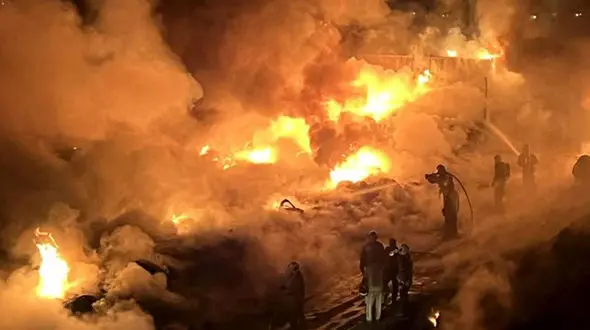 آتش سوزی در انبار ظروف بلور جاده ورامین