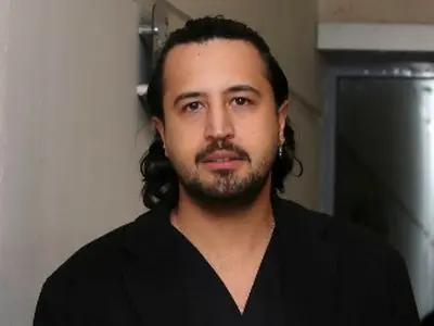 فیلم خواستگاری غافلگیر کننده یک دختر از مهرداد صدیقیان / آقای بازیگر کم آورد !