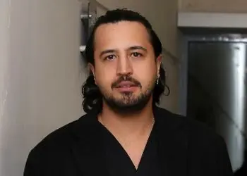 فیلم خواستگاری غافلگیر کننده یک دختر از مهرداد صدیقیان / آقای بازیگر کم آورد !