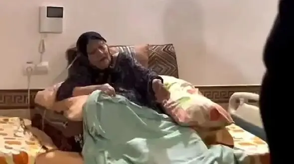 فیلم آواز شاد  خلبان FD32 برای مادر مریضش /  با تو جون منی مادر چه هنرمایی رقصی میکنه 