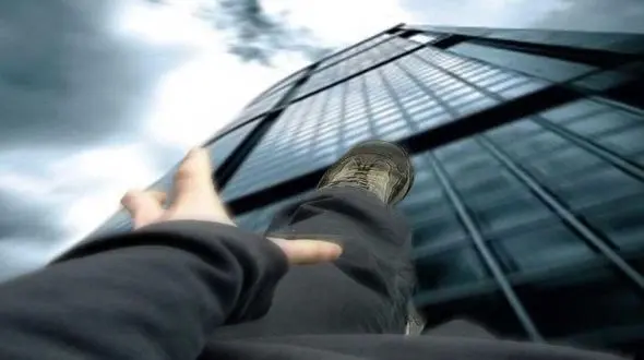 خودکشی یا سقوط در بلوار میرداماد تهران / پرتاب پسر جوان از برج بلند مرتبه!