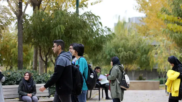  دانشگاه آزاد: نهادهای ذی‌ربط مانع حضور دانشجو با پوشش نامناسب در دانشگاه شوند