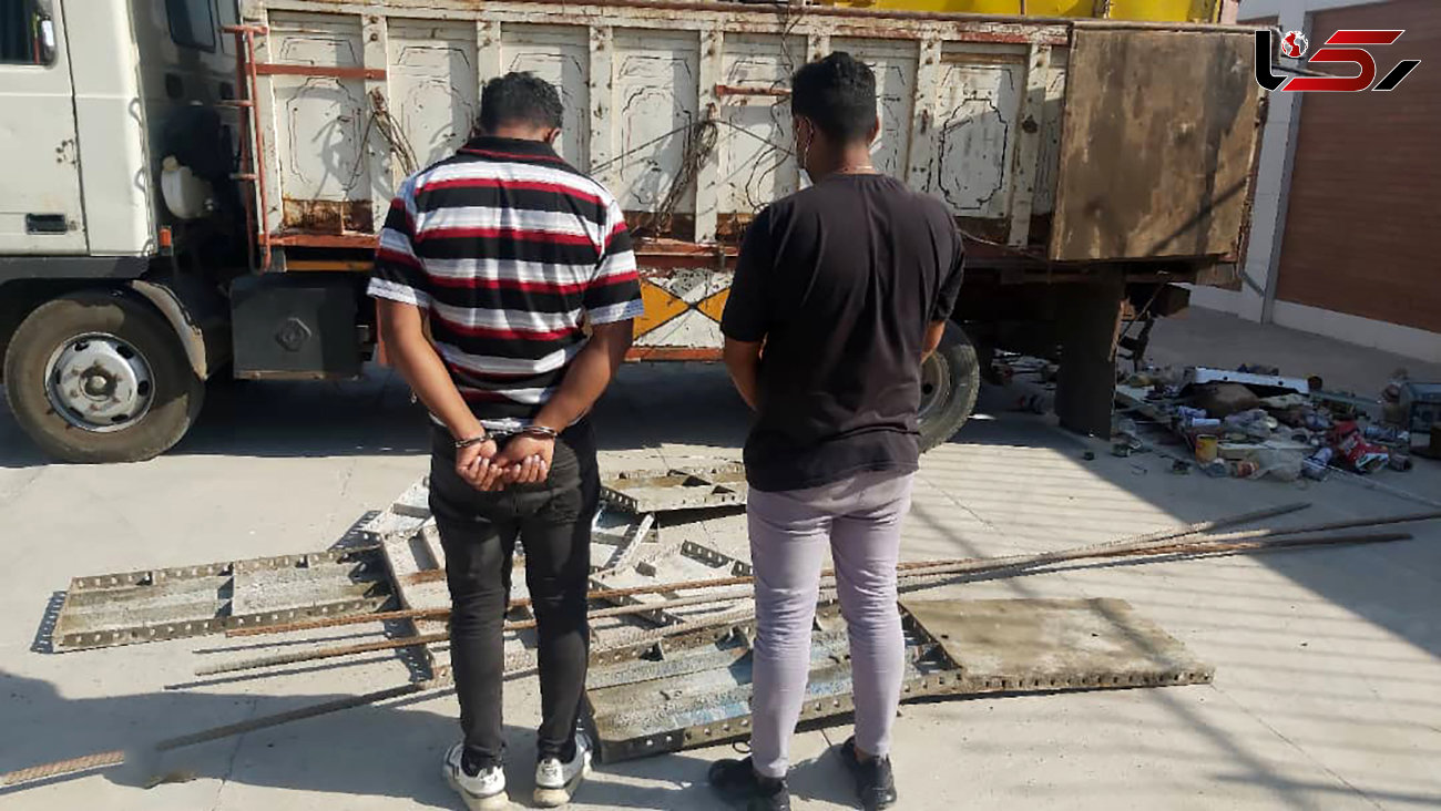 سارقین یک انبار آهن در آبادان دستگیر شدند + فیلم