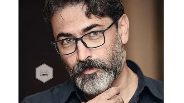 این دختر جوان همسر پارسا پیروزفر است؟ / آقای بازیگر جذاب تر از زن جوانش!