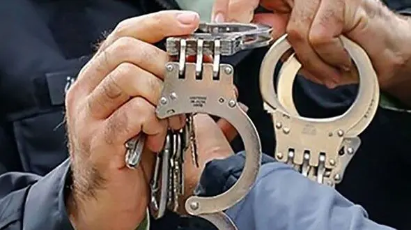 بازداشت یک مرد هنگام فروختن گنج در شیراز