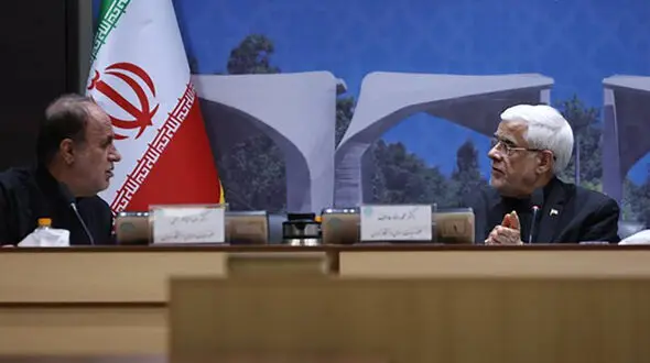 عارف : برخی در بیرون دولت مانع اجرای افرایش حقوق استادان شدند/ بودجه دانشگاه تهران شوخی است!