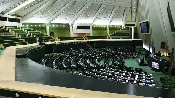 امضا کنندگان استیضاح وزیر اقتصاد 72 نفر شدند +اسامی