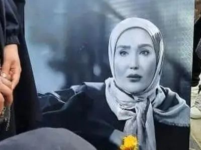 نگاهی به اعلامیه چهلم زهره فکورصبور، ستایش سریال دلنوازان/ شنیدم که چون قوی زیبا بمیرد...+عکس