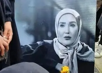 نگاهی به اعلامیه چهلم زهره فکورصبور، ستایش سریال دلنوازان/ شنیدم که چون قوی زیبا بمیرد...+عکس