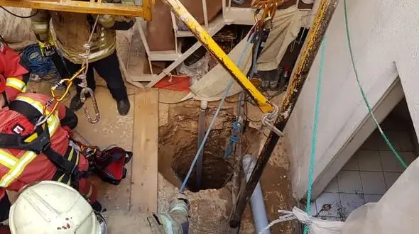 حادثه هولناک در ساختمان نوساز در تهران / کارگران زنده بیرون نیامدند