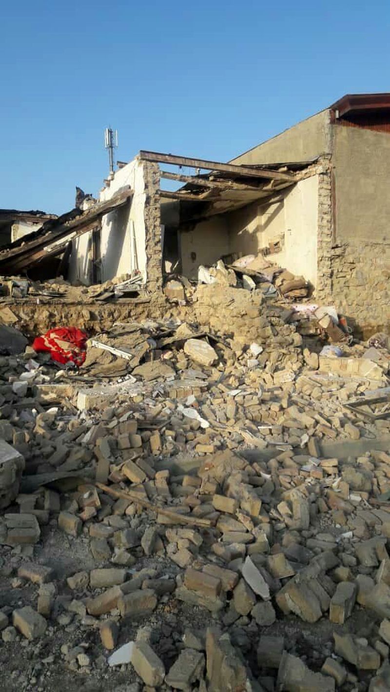 انفجار منزل مسکونی در روستای سرنمک بخش بیرانوند یک کشته و 7 مجروح بر جا گذاشت
