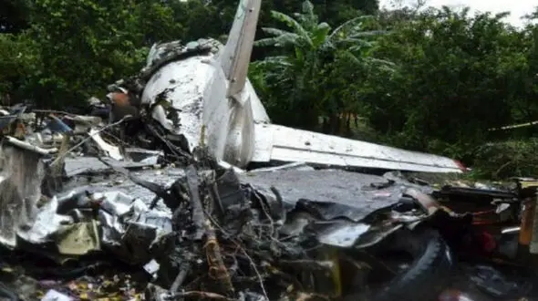 سقوط هواپیمای مسافربری بامداد امروز / همه مسافران در شهر پری جان باختند !