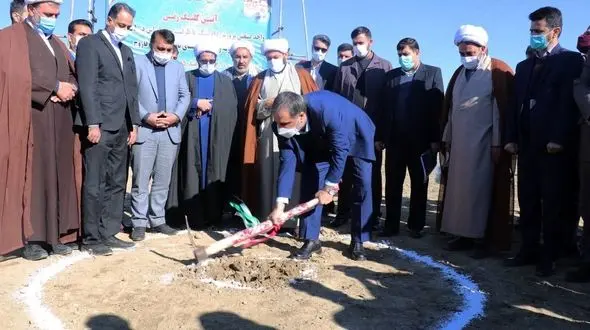 آیین کلنگ زنی ایجاد یک واحد صنعتی پرورش دام سبک در روستای یام