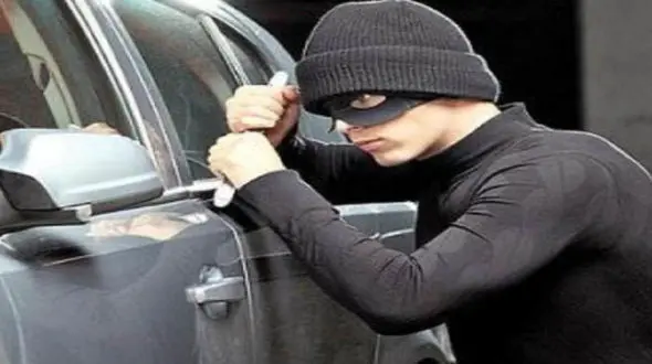 دستگیری سارقان خودرو با 10 فقره سرقت در کرج