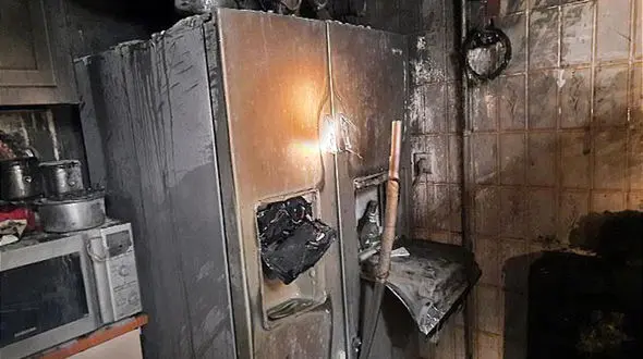 6 عکس دلخراش از جزغاله شدن یک خانه در تهران / 2 مرد سوختند