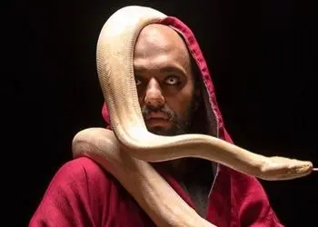 خانه‌ی به سبک سنتی و قدیمی صابر ابر؛ وسایل مدرن در کنار سادگی اصیل ایرانی/چه رومیزی گل گلی خوشگلی هم داره+ تصویر