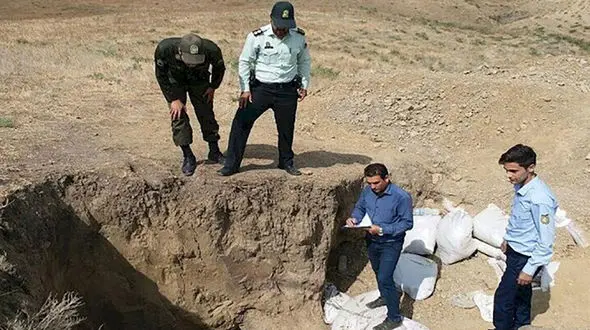 گنج زیر خاکی تاکستان وسوسه آمیز بود / 5 مرد راز پنهان  را می دانستند