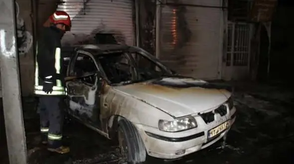 تصادف 2 خودرو در شیراز آتش به پا کرد 