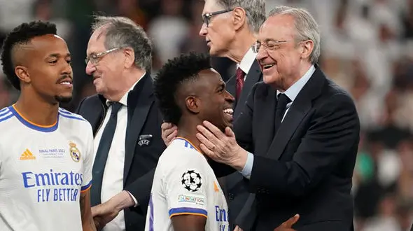 رئال مادرید به صورت جدی لالیگا را تهدید کرد/ گزارش عجیب روزنامه والنسیا علیه وینیسیوس + عکس