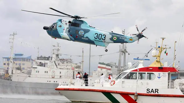 نجات 12 نفر از سرنشینان شناور نظامی اماراتی با هماهنگی مرکز جستجو و نجات بندرعباس 