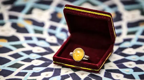 عکس انگشتر رهبری که برای آزادی زندانیان اهدا شد 