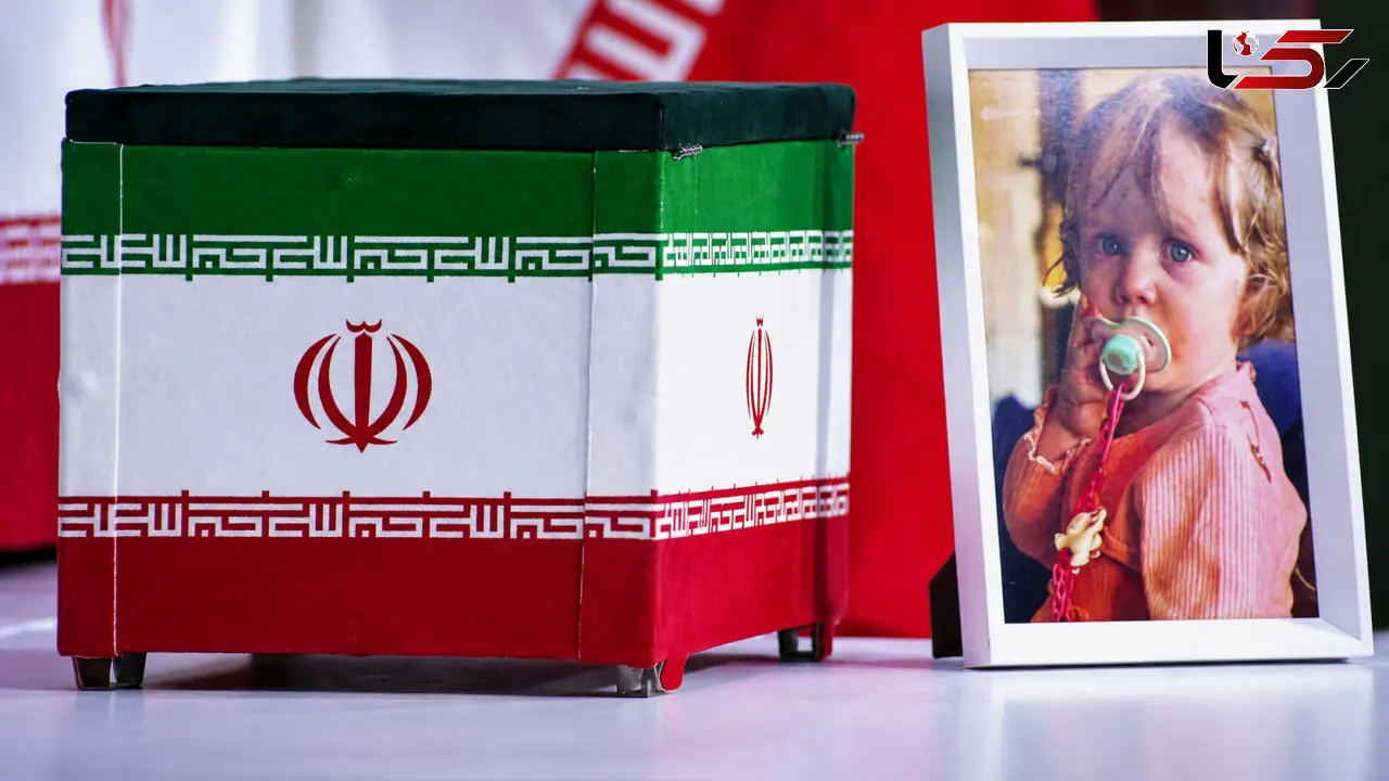 فیلم / ادای احترام نمایندگان کشورهای خارجی به پیکرهای مطهر رهبر شهید انقلاب