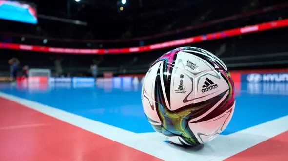 کمبود فضا، خلاقیت بی‌نهایت؛ دریبل‌هایی که فوتسال را تماشایی می‌کنند + فیلم