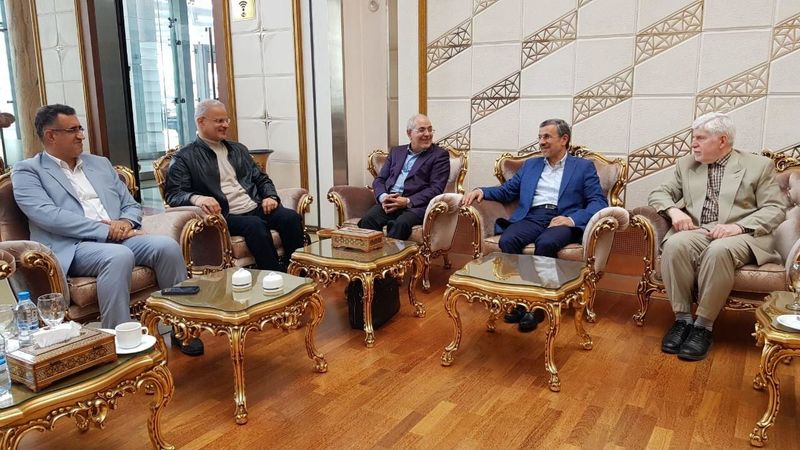 محمود احمدی نژاد ، رئیس دولت های نهم و دهم برای شرکت در یک نشست علمی و تخصصی عازم مجارستان شد