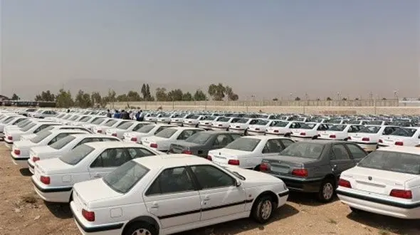 بلاتکلیفی 1900 خودرو در انبار ایران خودروی شیراز +عکس