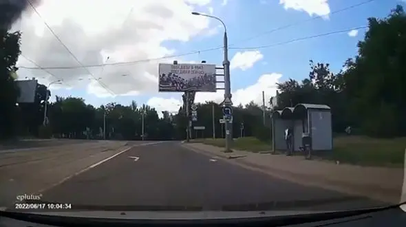 فیلم نفسگیر از انفجار موشک در چند متری یک خودرو