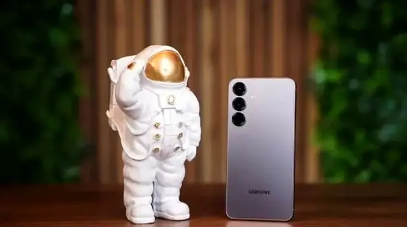 گلکسی S26 سامسونگ با طراحی مشابه آیفون 17؛ رقابت داغ فناوری