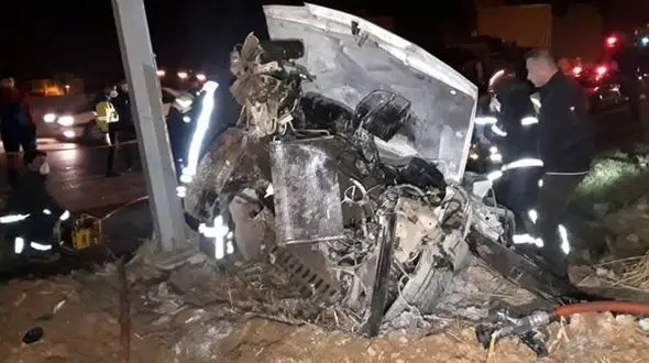 3 کشته در برخورد زانتیا با تیر برق