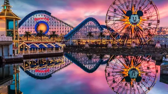 حادثه‌ای هولناک در شهربازی / مسافر سقوط آزاد به طرز وحشتناکی پرتاب شد + فیلم