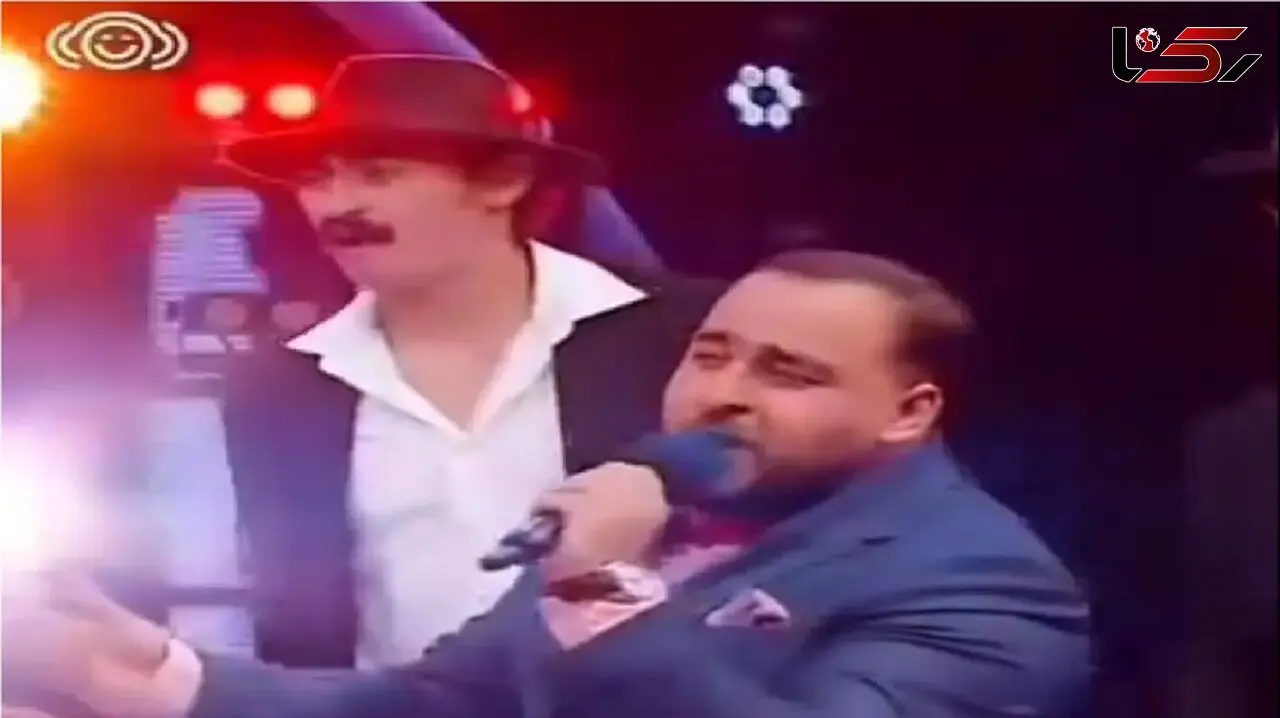 فیلم آواز باشکوه آقای کت شلواری بین داش مشتیا/ دیشب با دلم صحبتی داشتم میخونه چه جرعت و صدایی