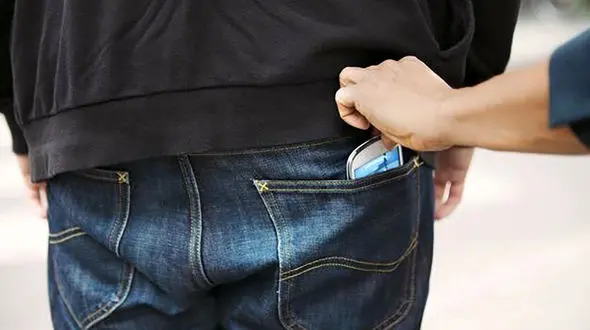 فیلم لحظه دستگیری سارق موبایل قاپ در فلکه پنجم فردیس