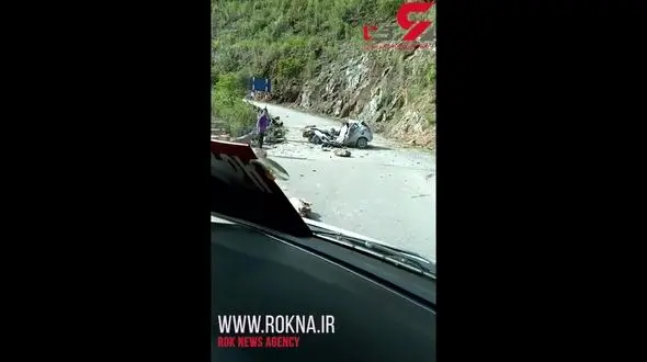 ریزش کوه در جاده کوهستانی خودرو سواری را از وسط نصف کرد! + فیلم 