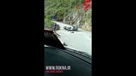 ریزش کوه در جاده کوهستانی خودرو سواری را از وسط نصف کرد! + فیلم 