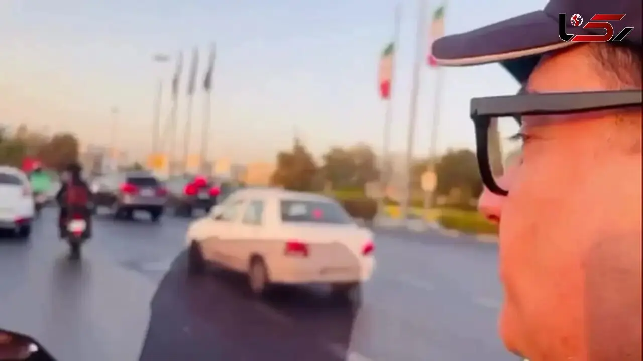 ببینید؛ موتورسواری همایون شجریان دور میدان آزادی / حسرت به دل ماند ...