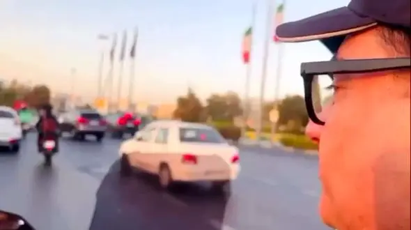 ببینید؛ موتورسواری همایون شجریان دور میدان آزادی / حسرت به دل ماند ...