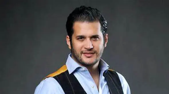 قابی زیبا از سیاوش خیرابی مادر و پدر مرحومش