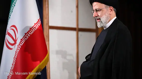 اولین فیلم از لحظه پیدا شدن پیکر شهید رئیسی و همراهانش در صحنه سقوط هلیکوپتر