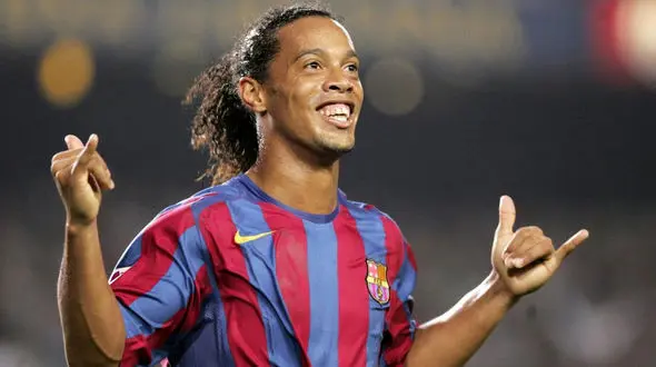 حرکت استثنایی رونالدینیو به یاد دوران جوانی + فیلم 