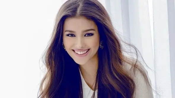 خواننده زن چشم بادامی که ملکه زیبایی آسیا شد + عکس