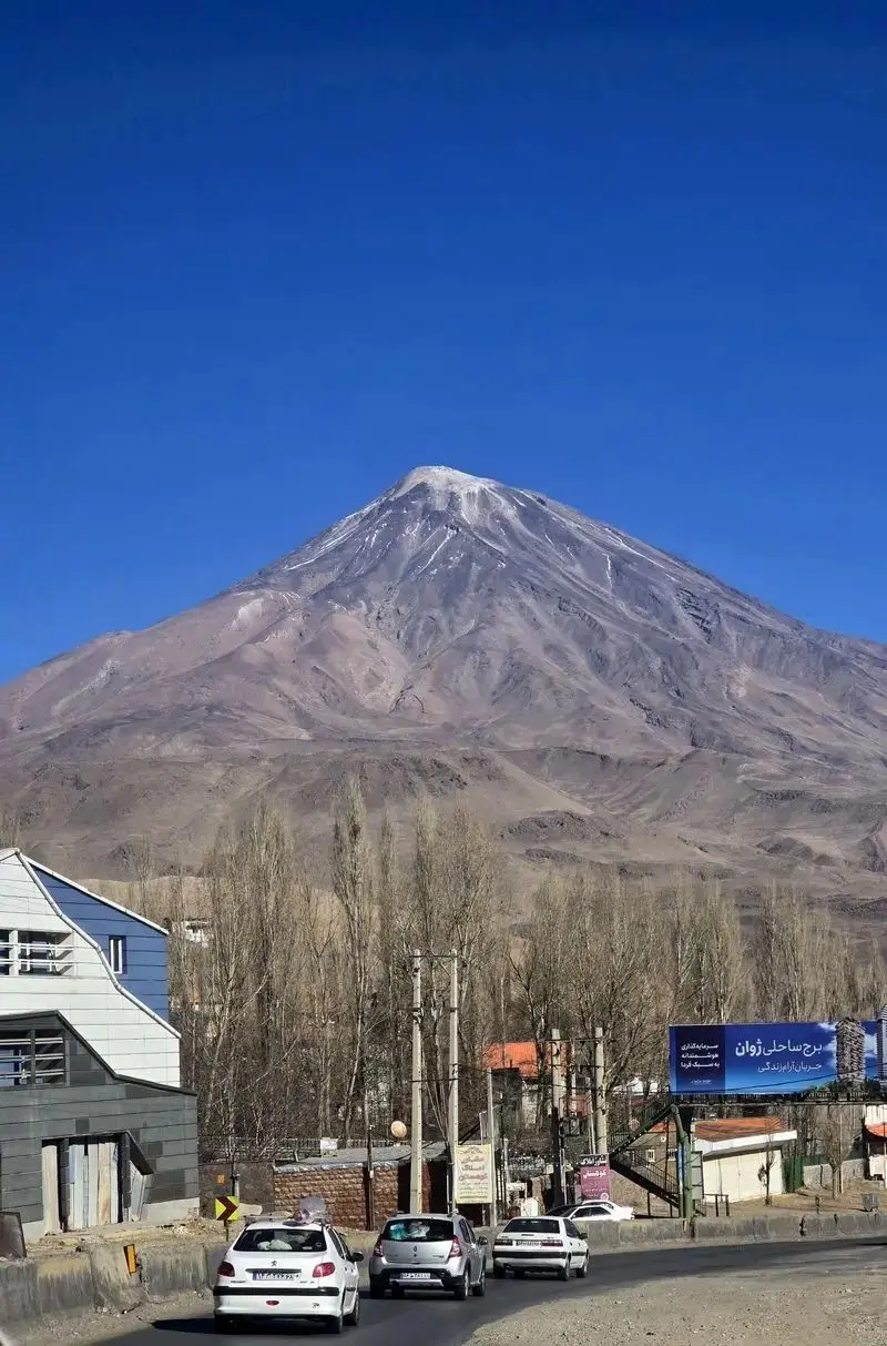 “Mount Damavand Snowless2