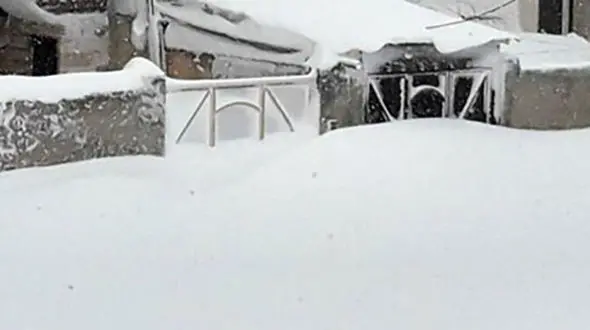 تصاویری عجیب اما واقعی؛ خلخال دفن در برف